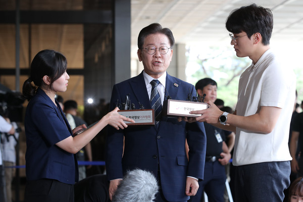 ▲ 백현동 의혹 관련 검찰 출석하는 이재명. /뉴시스