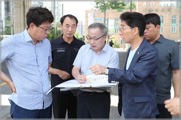 ▲ 내부순환로 램프앞 횡단보도 현장방문 모습.