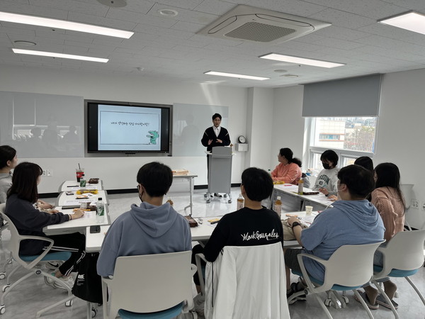 ▲ 학교 밖 청소년 직장체험 프로그램 진행 모습.