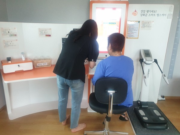 ▲ 강화군 헬스케어 경로당 이용 모습.