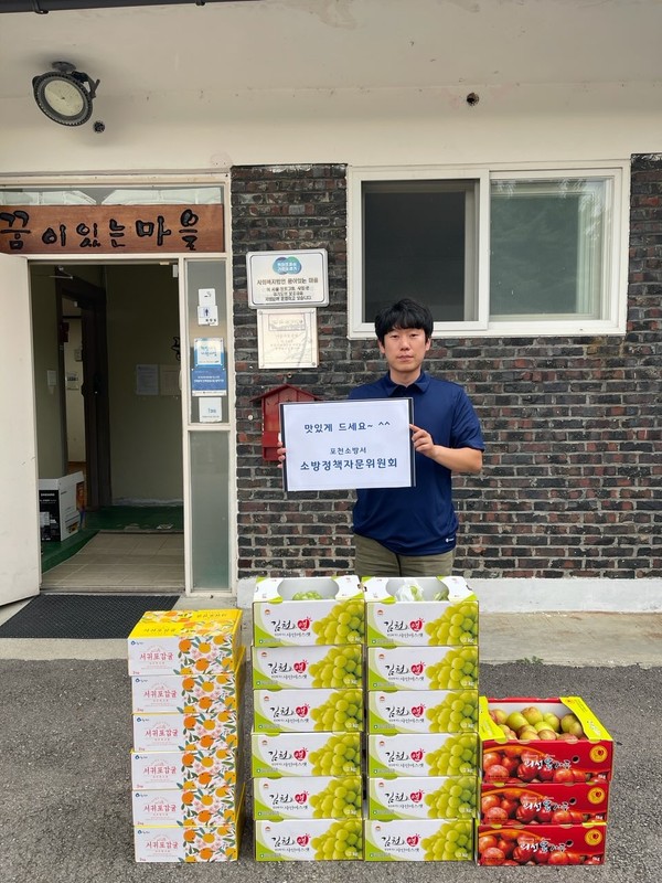 ▲ 정책자문위원회 제철과일 전달.