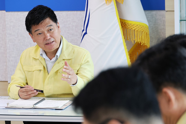 ▲ 박종효 인천남동구청장이 일본 원전 오염수 방류 관련 대응 회의를 주재하고 있다.
