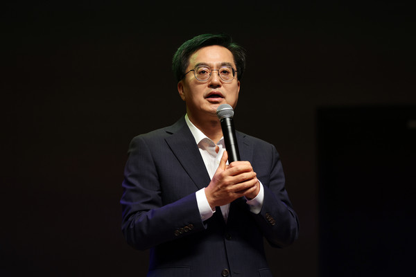 ▲ 23일 오전 경기도청 대강당에서 열린 중대재해 예방을 위한 책임자 법정의무교육에서 김동연 경기도지사가 인사말을 하고 있다.