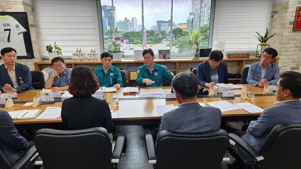 ▲ 이민근 안산시장이 동장단 정책회의를 주재하고 있다.