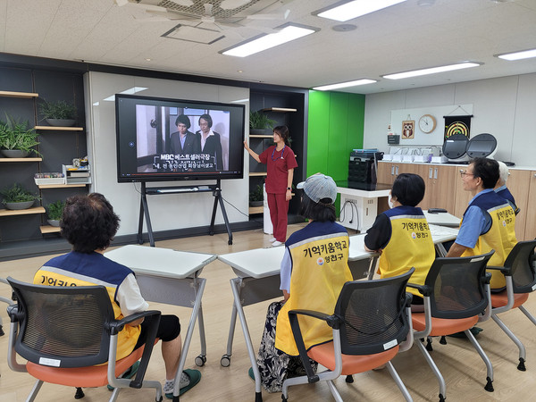 ▲ 방송사 과거 영상기반 맞춤형 회상요법 프로그램 실증 현장.
