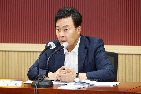 ▲ 김성제 의왕시장이 문화예술회관 설계용역 최종보고회를 주재하고 있다.