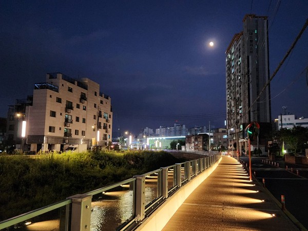 ▲ 양근천길 경관조명.