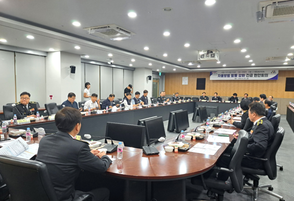 ▲ 김학배 서울시 자치경찰위원장이 25일 서울시청에서 열린 ‘이상동기 범죄 예방을 위한 자율방범활동 강화 긴급 현안회의’에서 모두발언하고 있다.