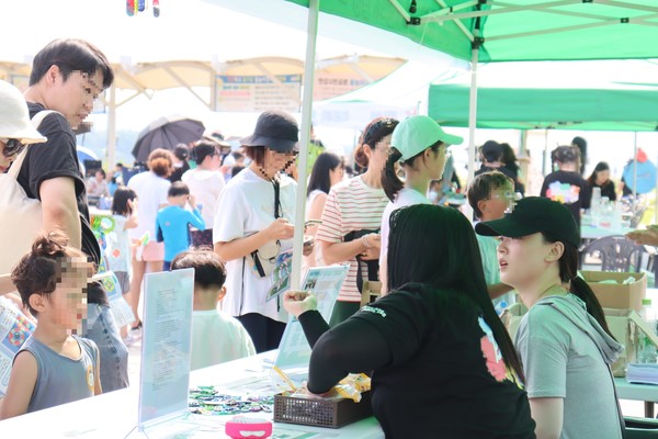 ▲ 남양주시 대학생 기획단 플래너즈가 시민 400명과 함께 여름 축제를 즐겼다.