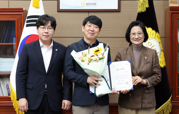 ▲ 8월 칭찬공무원 선정 기념사진.