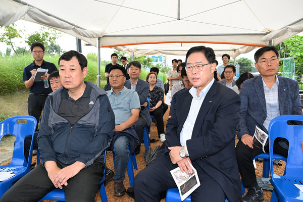 ▲ 양주시 나리농원 천일홍꽃밭 개장 전 현장설명회 개최 모습.
