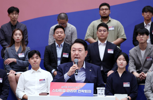 ▲ 윤석열 대통령이 30일 청와대 영빈관에서 열린 스타트업 코리아 전략회의에서 발언하고 있다. /뉴시스