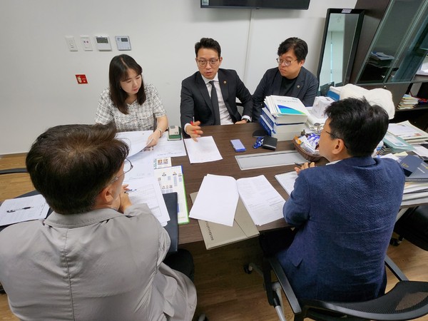 ▲ '경기도 이상동기 범죄 방지 및 피해 지원에 관한 조례안' 제정 위한 간담회 모습.