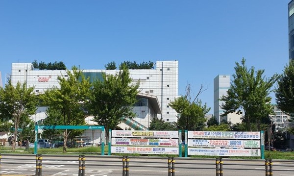 ▲ 미추홀구 현수막 지정 게시대 모습.