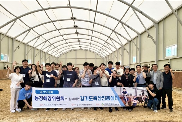 ▲ 재활승마 체험 기념촬영 모습.