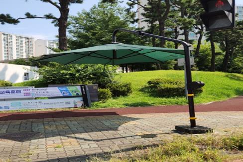 ▲ 무더위 그늘막.