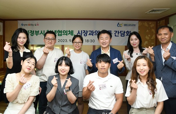 ▲ 의정부시 청년협의체와 김동근 시장 소통 간담회 개최 모습.