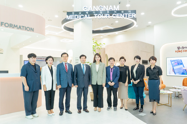 ▲ 강남구의회 행재委, 의료 관광사업 활성화 방안 모색 위해 강남메디컬투어센터 현장 방문 모습.