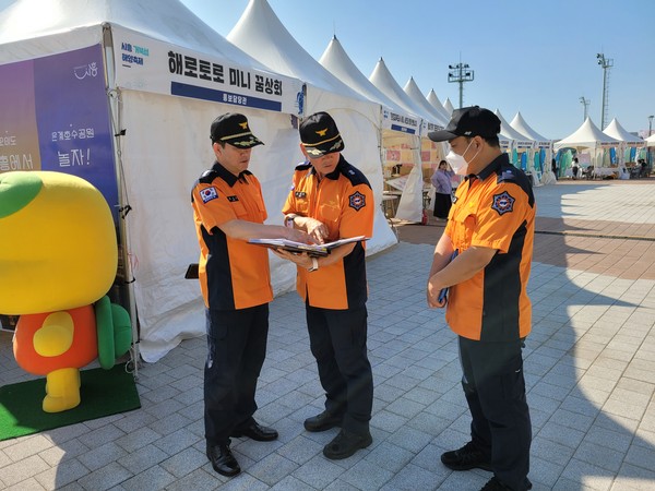 ▲ 거북섬 해양 축제 행사장 현장지도점검 진행 모습.