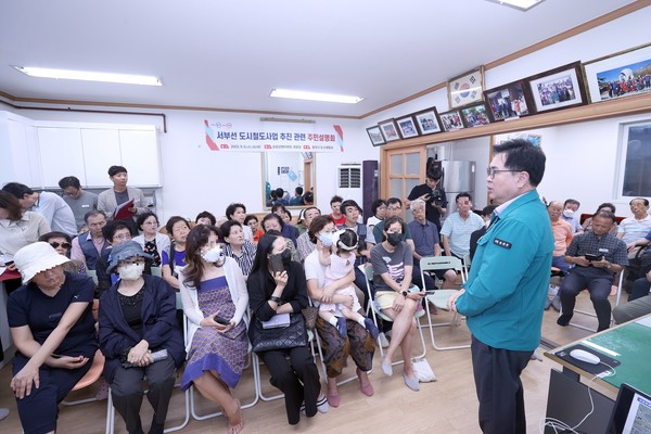 ▲ ‘서부선 도시철도사업 추진 관련 주민설명회’에서 발언하는 박일하 동작구청장.