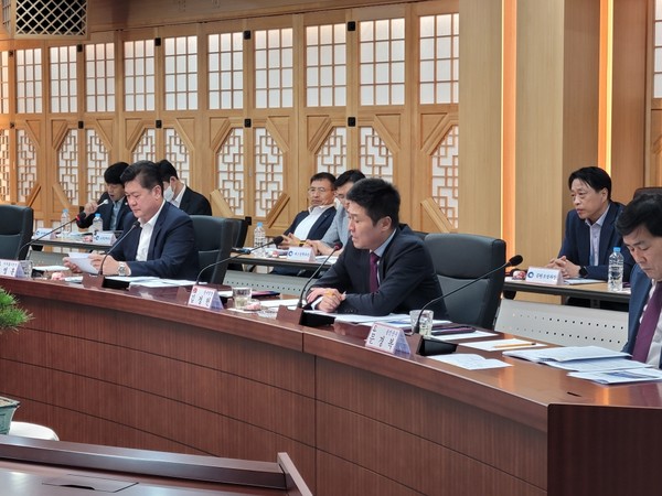 ▲ 9월 중 인천광역시 군수·구청장협의회에 참석한 김정헌 인천중구청장.