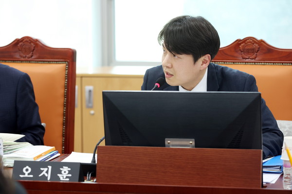 ▲ 경기도교육청 추경예산 심사에서 발언하는 오지훈 의원.