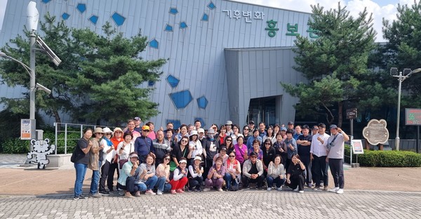 ▲ 연천군 자원봉사자 문화탐방 진행 모습.