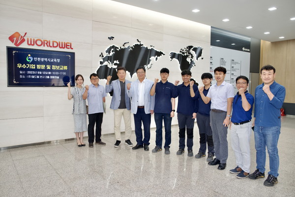 ▲ 계양구 용접기 전문제조업체인 ㈜월드웰 방문한 도성훈 인천시교육감.