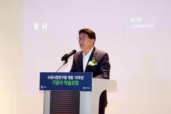 ▲ 축사하는 김기정 의장.
