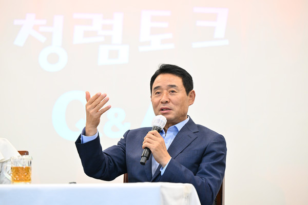 ▲ 백영현 포천시장이 청렴 토크 콘서트를 진행하고 있다.