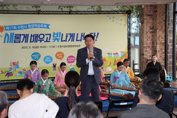 ▲ 축사하는 김기정 의장.