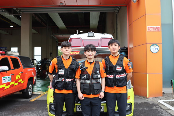▲ 심정지 환아를 소생시킨 화성소방서 김의훈, 장동혁, 김준상 대원.