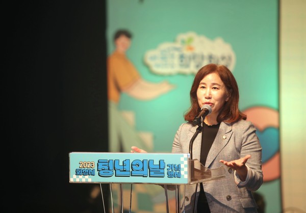 ▲ 축사중인 화성시의회 김경희 의장 사진.