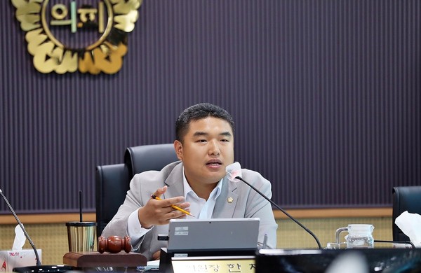 ▲ 한채훈 의왕시의회 예산결산특별위원장이 발언을 하고 있다.