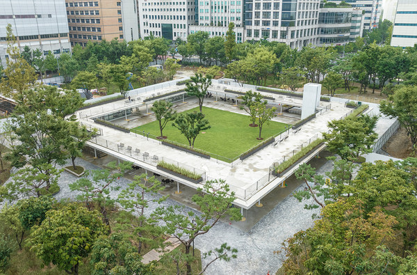 ▲ 오목공원 중앙회랑 전경.