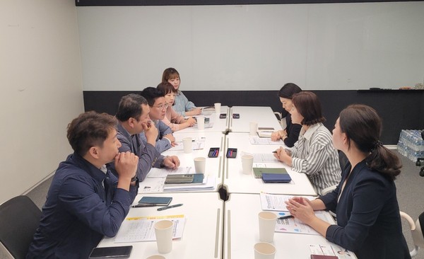 ▲ 남양주시 관계자들과 평택시 관계자들이 교육 사업과 프로그램을 공유하고 있다.