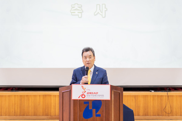 ▲ 지난 19일 강남스포츠문화센터에서 열린 ‘2023 강남구청장배 어울림 체육대회’ 에서 강남구의회 김형대 의장이 축사를 하고 있다.