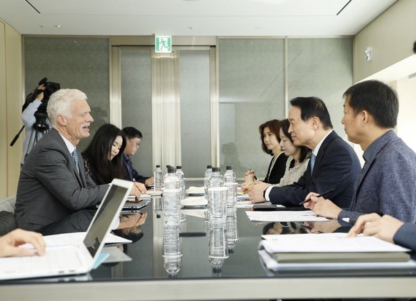 ▲ 임태희 경기도교육감-OECD 교육·기술국장과 양자 간 회의 현장.