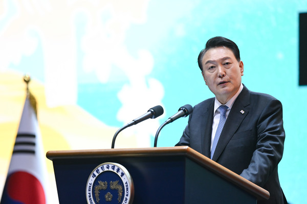 ▲ 윤석열 대통령이 충남 공주 금강신관공원에서 열린 2023 대백제전 개막식에서 축사하고 있다. /뉴시스
