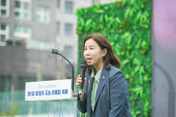 ▲ 축사중인 화성시의회 김경희 의장.