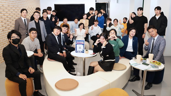 ▲ 안성시 청년문화공간 청년톡톡 개소식 개최 모습.
