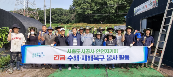 ▲ 태풍피해 농가 수해복구 지원 모습.