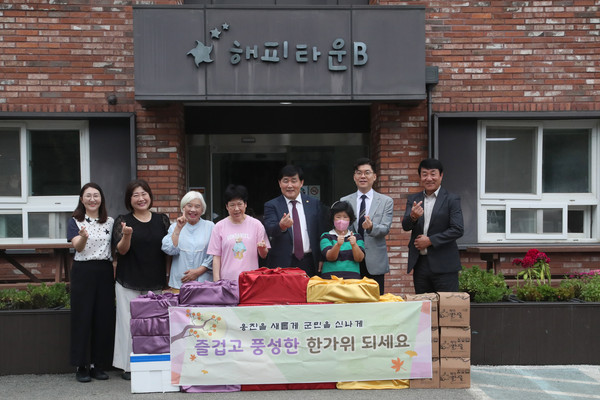▲ 옹진군 추석맞이 사회복지시설 및 저소득 소외계층 위문 행사 모습.