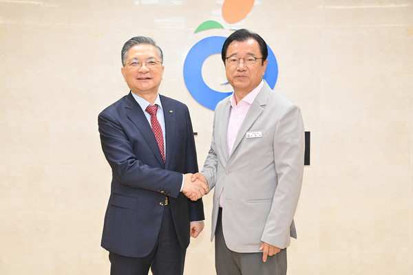 ▲ 이현재 하남시장(오른쪽)과 이한준 한국토지주택공사 사장(왼쪽).