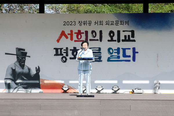 ▲ 김경희 이천시장이 장위공 서희 외교문화제에서 인사말을 하고 있다.