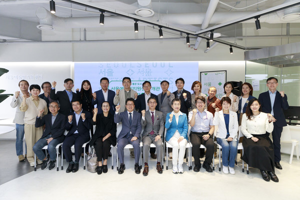 ▲ 서울예술인지원센터 개관식 기념촬영 모습.