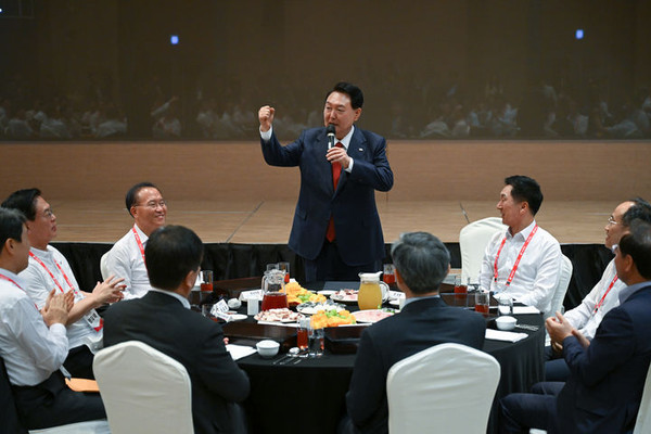 ▲ 윤석열 대통령은 지난 8월28일 인천에서 열린 국민의힘 연찬회에서 “국가의 정치적 지향점으로 제일 중요한 것은 이념”이라고 말했다. /뉴시스