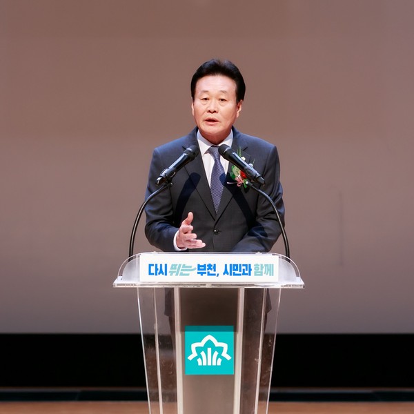 ▲ 노인의 날 기념행사 참석해 축하의 말 전하는 최성운 의장.