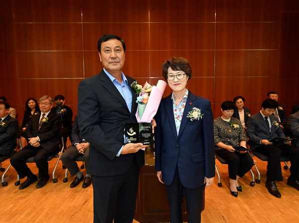 ▲ 대왕님표 여주쌀 고객만족브랜드대상 수상 모습.
