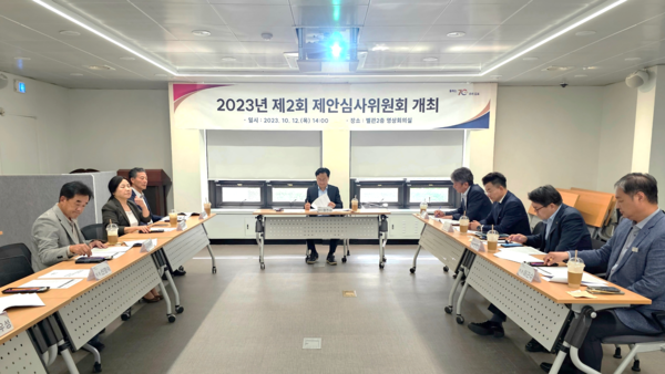 ▲ 김포시 제안심사위원회에서 각 제안을 심사하고 있다.